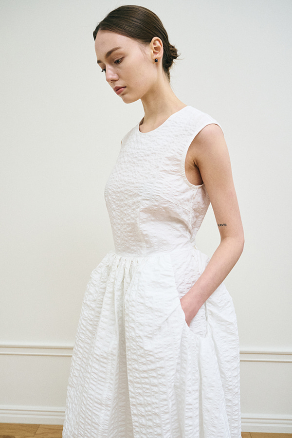 Wave Shirring pocket long dress - White